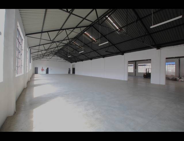 1,683M² FACTORY FOR SALE IN SEBENZA